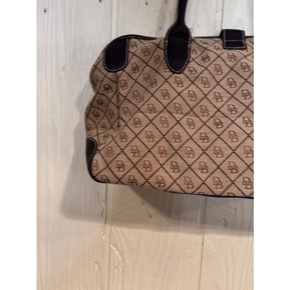 Dooney & Bourke this pre